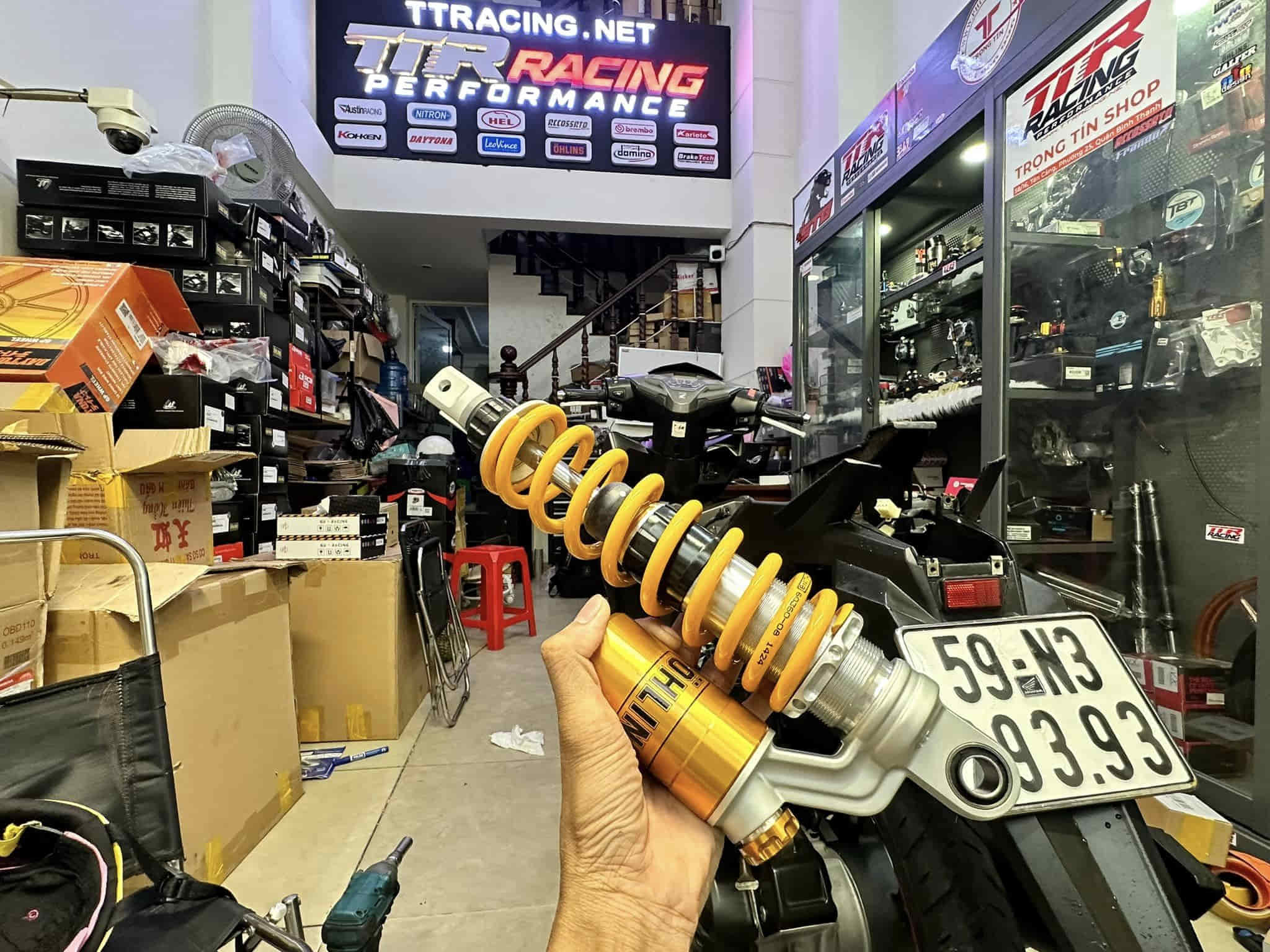 Tại TTRACING quí khách được lắp ráp căn chỉnh chuẩn lên xe